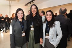 Gabriela-Mariusso-e-Andreza-Silva-da-ISOESTE-e-a-Juliana-Vera-da-Porsche-Consulting