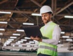 engenheiro civil mexendo no computador os desafios para a engenharia 4.0