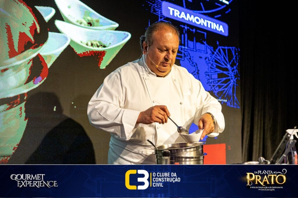 Depois de falar sobre sua tragetória, o chef mostrou passo a passo como se prepara um steak tartare | Foto: Mari Neto