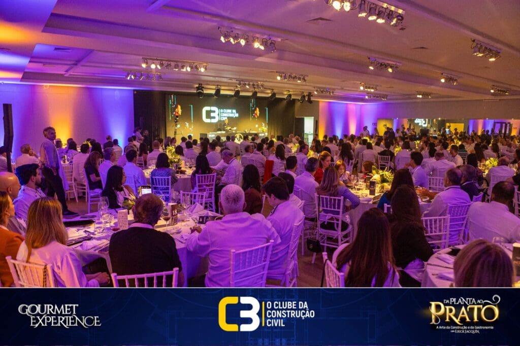 Mais de 350 convidados entre associados e acompanhantes, no salão principal da Casa Petra, em São Paulo | Foto: Mari Neto