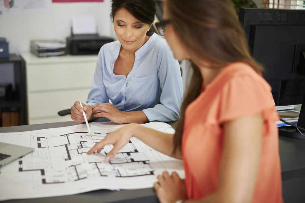 A consultoria técnica oferecida pela Space otimiza ambientes corporativos com soluções em acessibilidade e eficiência, promovendo produtividade e sustentabilidade | Foto: Divulgação/Freepik