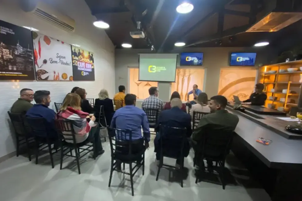 C3 Promove networking de Alto Nível