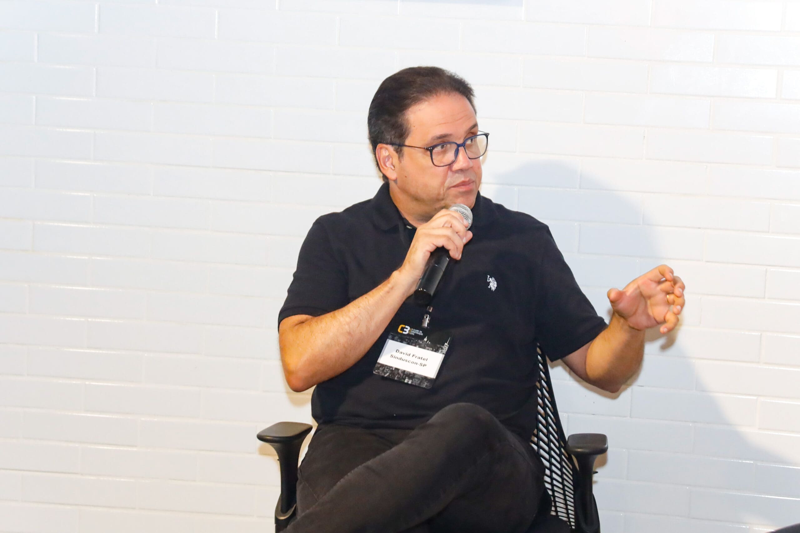 David Fratel responde a uma pergunta do público durante o Painel de Debates no Conexões C3.
