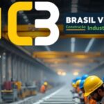 Trabalhadores com capacetes e coletes de segurança operam em linha de produção industrial moderna no setor da construção civil.