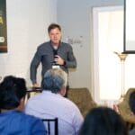 Gustavo Trombeli apresenta painel sobre métodos qualitativos e gestão da qualidade na alvenaria estrutural durante o Conexões C3, em São Paulo.