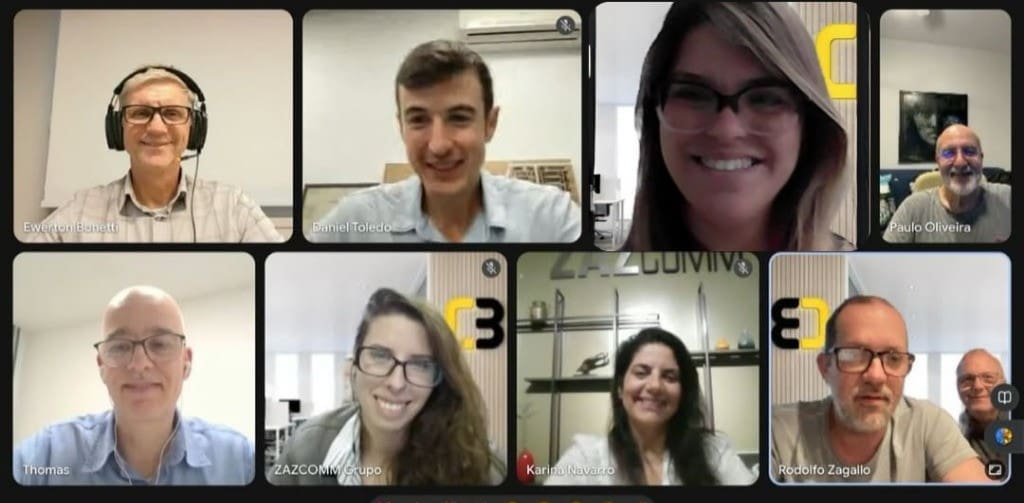 Tela de videoconferência com nove participantes sorrindo, durante a reunião virtual do 4° Comitê Executivo do C3 – O Clube da Construção Civil, realizada em 9 de dezembro.