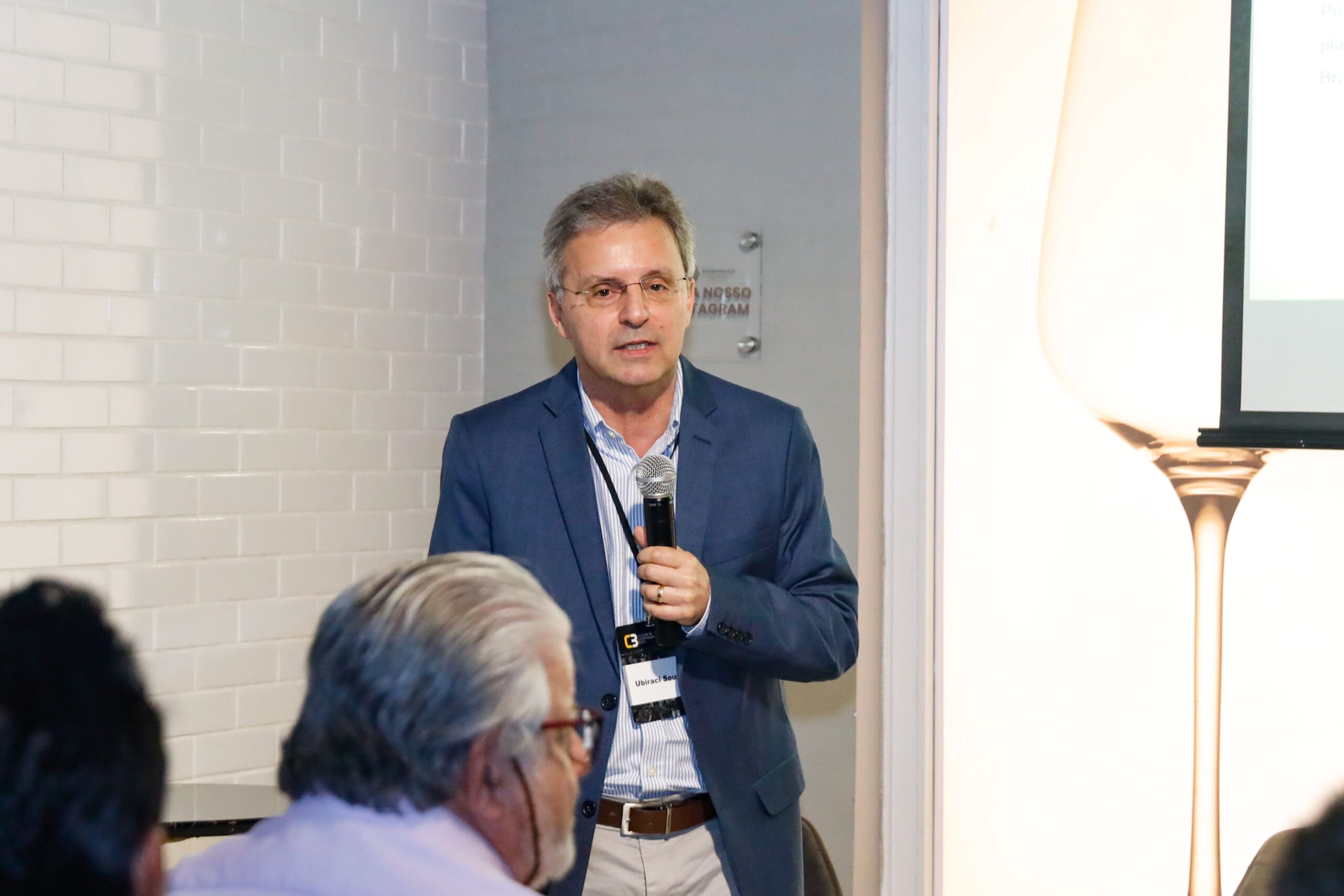 Dr. Ubiraci Souza apresenta palestra sobre produtividade e inovação na construção civil durante o evento Conexões.