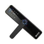Fechadura eletrônica DLH 1400 MC da DLock Hospitality em acabamento preto, com teclado touch screen iluminado e leitor biométrico integrado.