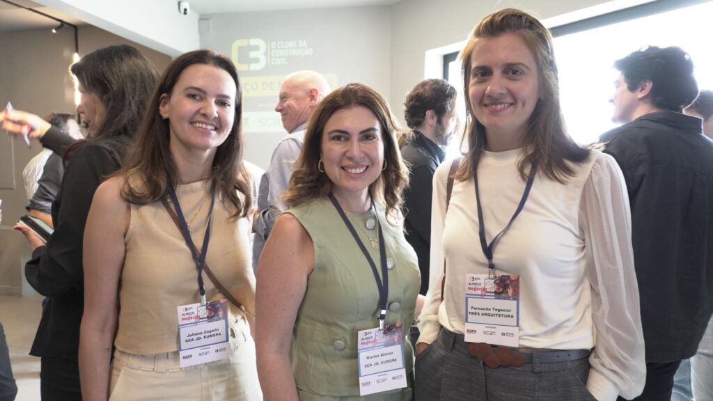 Juliana Zagallo, Karina Alonso (SCA Jardim Europa) e Fernanda Tegacini (Très Arquitetura) durante o 61° Almoço de Negócios C3 no Experience Lounge, em São Paulo.