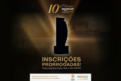 Troféu do 10º Prêmio Seconci-SP iluminado em dourado, com anúncio de inscrições prorrogadas até 04/05, sobre fundo escuro com silhueta de canteiro de obras.