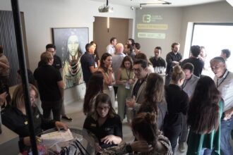 Profissionais da construção civil fazem networking durante o 61° Almoço de Negócios C3 no Experience Lounge, em São Paulo.
