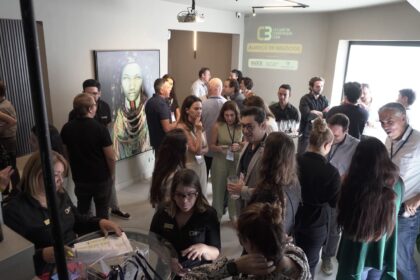 Profissionais da construção civil fazem networking durante o 61° Almoço de Negócios C3 no Experience Lounge, em São Paulo.