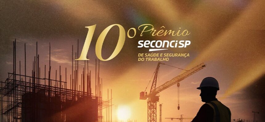 Silhueta de trabalhador da construção civil com capacete em frente a canteiro de obras ao pôr do sol, com destaque para o logo do 10° Prêmio Seconci-SP de Saúde e Segurança do Trabalho.