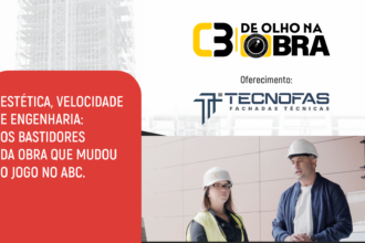 Representantes da Tecnofas e do C3 posam no canteiro de obras do Praça Cerâmica, usando equipamentos de segurança e destacando a organização e profissionalismo no local.